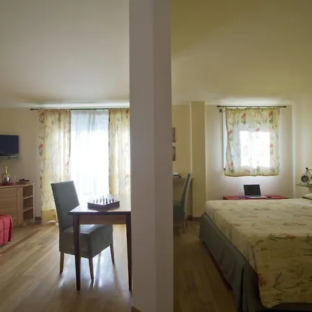 Cà Del Moro Hotel